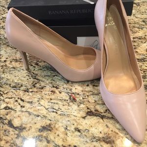 Banana Republic Pumps